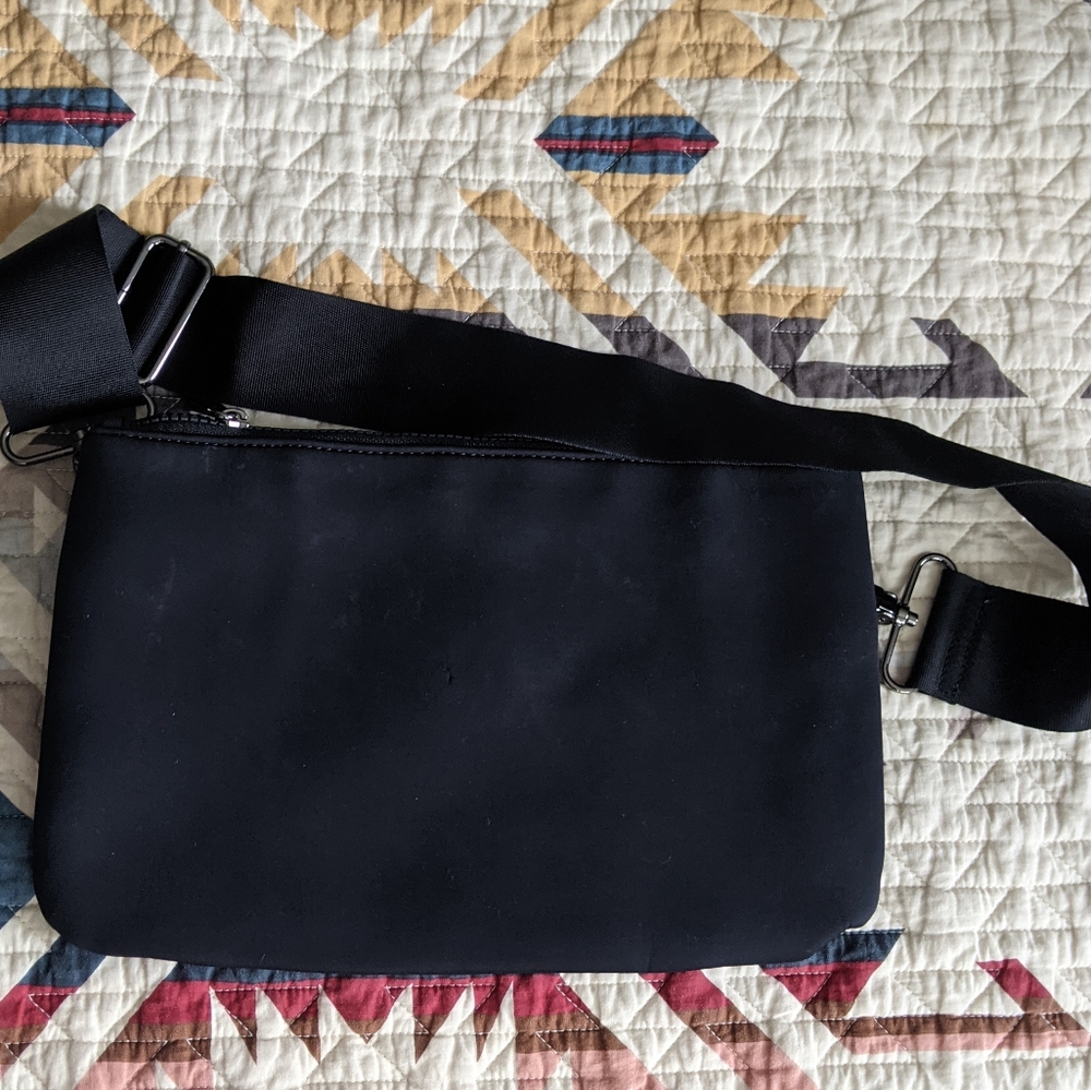 Caraa X Athleta Black Crossbody Bag Gem